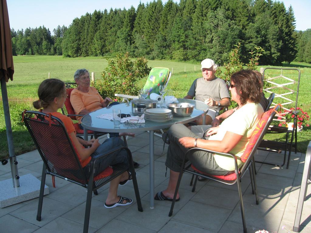 Haus Hoerger Apartman Maierhöfen Szoba fotó