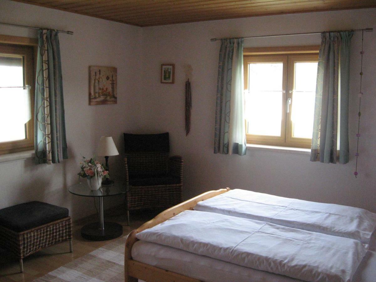 Haus Hoerger Apartman Maierhöfen Szoba fotó